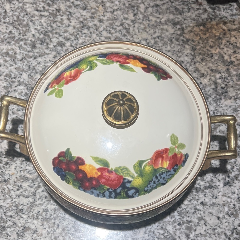 LINCOWARE Vegetables Enameled Metal Pot Server Lid Brass Handles